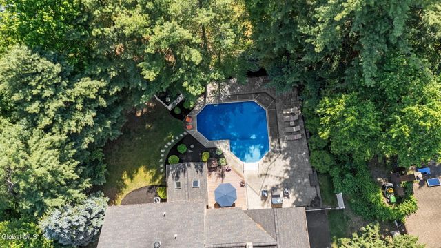 6 Greenfield Court, Clifton Park, NY 12065