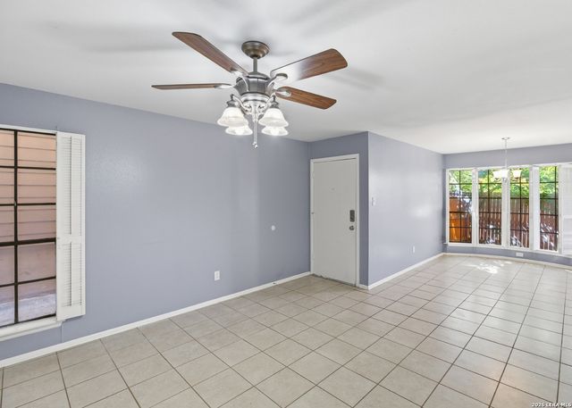 7711 Callaghan Rd Apt 705, San Antonio, TX 78229