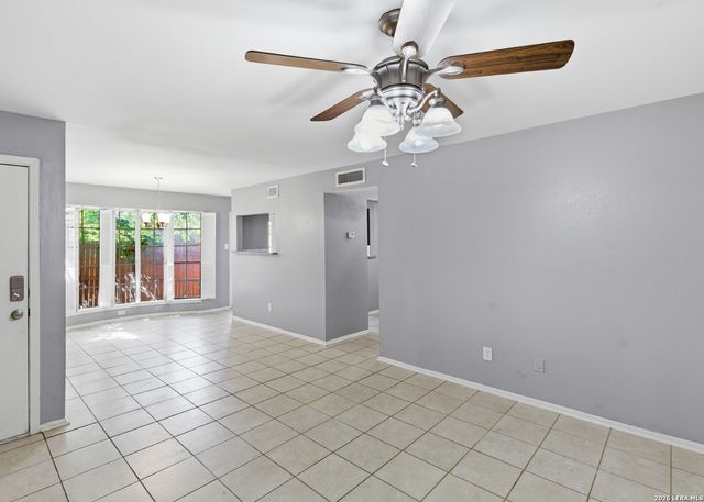 7711 Callaghan Rd Apt 705, San Antonio, TX 78229