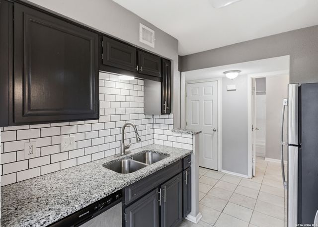 7711 Callaghan Rd Apt 705, San Antonio, TX 78229