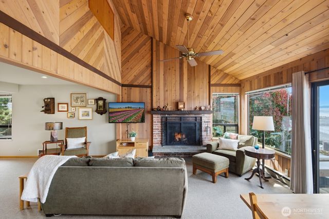 8208 Sandy Hook Drive, Clinton, WA 98236