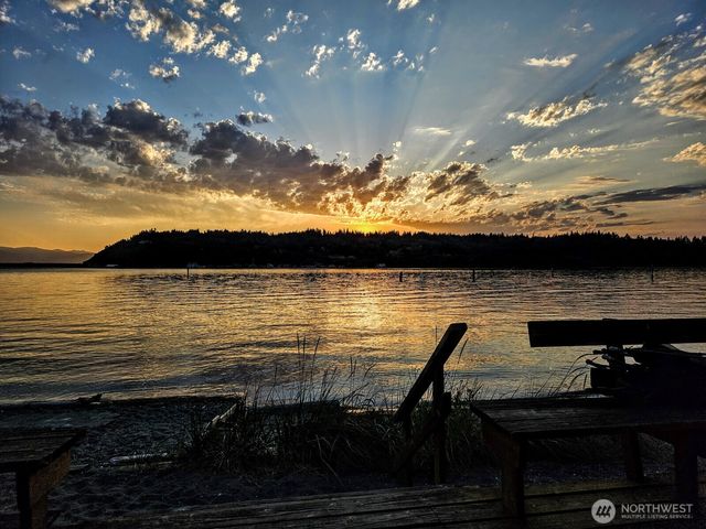 8208 Sandy Hook Drive, Clinton, WA 98236