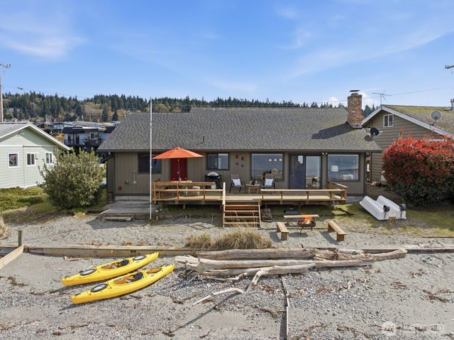 8208 Sandy Hook Drive, Clinton, WA 98236