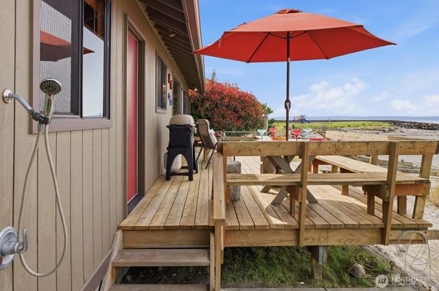 8208 Sandy Hook Drive, Clinton, WA 98236