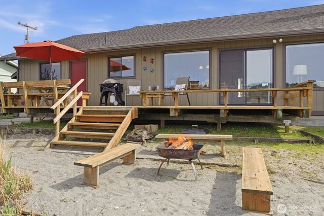 8208 Sandy Hook Drive, Clinton, WA 98236