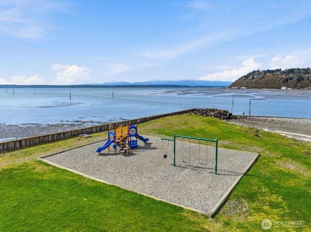 8208 Sandy Hook Drive, Clinton, WA 98236