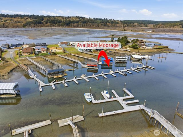 8208 Sandy Hook Drive, Clinton, WA 98236