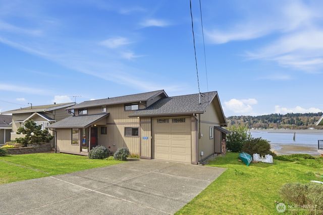 8208 Sandy Hook Drive, Clinton, WA 98236