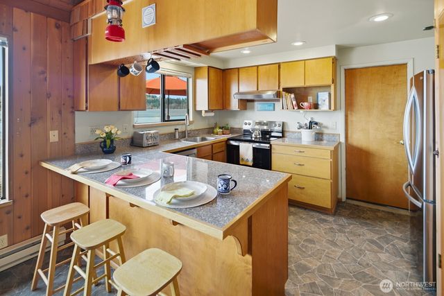 8208 Sandy Hook Drive, Clinton, WA 98236