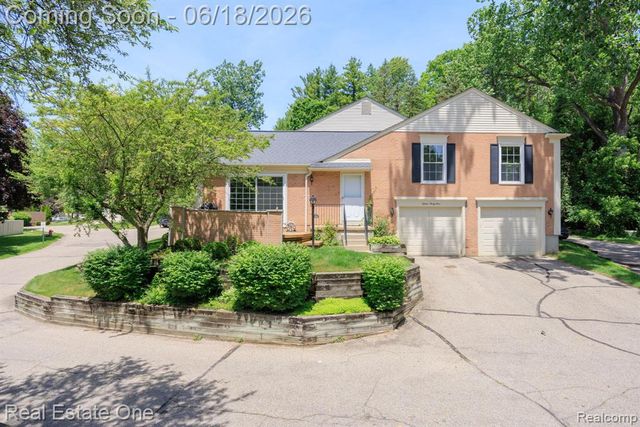 1534 Hidden Valley Lane, Rochester Hills, MI 48306