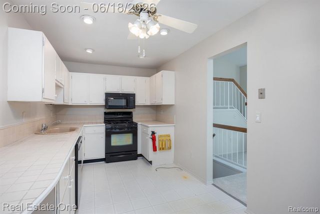1534 Hidden Valley Lane, Rochester Hills, MI 48306