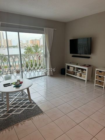 450 Golden Isles Dr 2F, Hallandale Beach, FL 33009