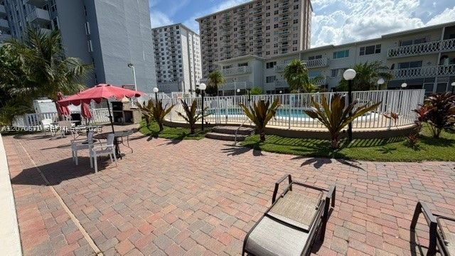 450 Golden Isles Dr 2F, Hallandale Beach, FL 33009