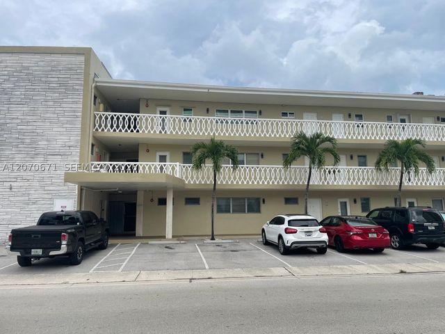 450 Golden Isles Dr 2F, Hallandale Beach, FL 33009