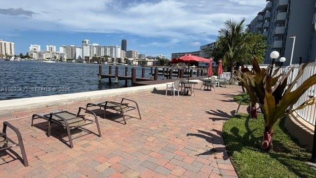 450 Golden Isles Dr 2F, Hallandale Beach, FL 33009