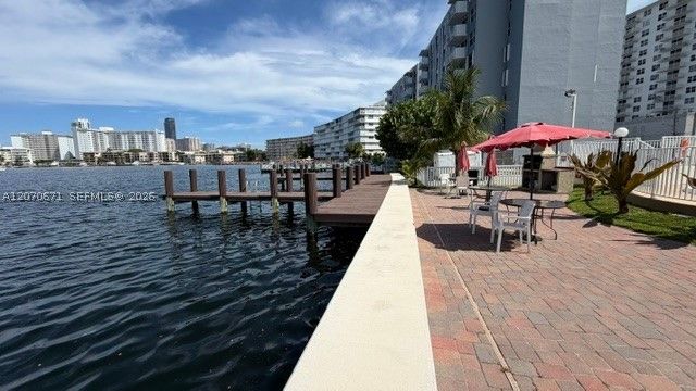 450 Golden Isles Dr 2F, Hallandale Beach, FL 33009