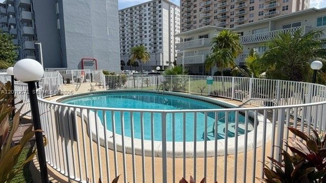 450 Golden Isles Dr 2F, Hallandale Beach, FL 33009