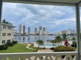 450 Golden Isles Dr 2F, Hallandale Beach, FL 33009