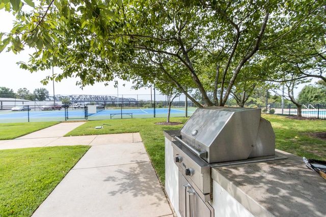 655 S Riverside Dr Apt 708B, Memphis, TN 38103