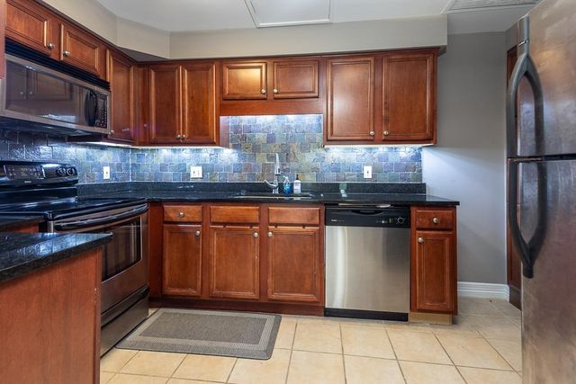 655 S Riverside Dr Apt 708B, Memphis, TN 38103