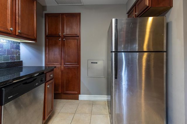 655 S Riverside Dr Apt 708B, Memphis, TN 38103