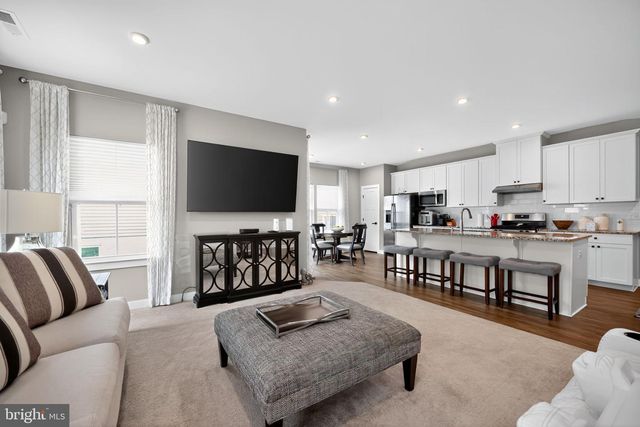 203 AMESBURY BLVD, Swedesboro, NJ 08085