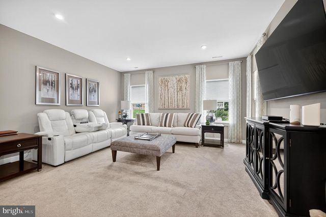 203 AMESBURY BLVD, Swedesboro, NJ 08085