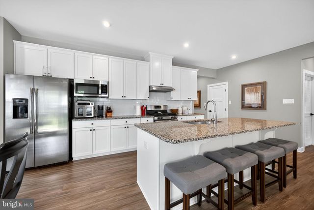 203 AMESBURY BLVD, Swedesboro, NJ 08085