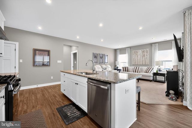 203 AMESBURY BLVD, Swedesboro, NJ 08085