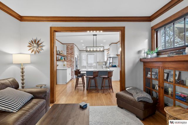 5004 Cuming Street, Omaha, NE 68132