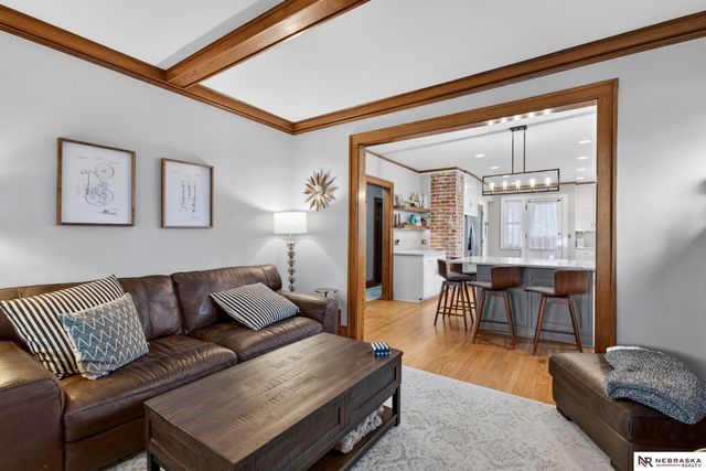 5004 Cuming Street, Omaha, NE 68132