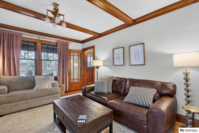 5004 Cuming Street, Omaha, NE 68132