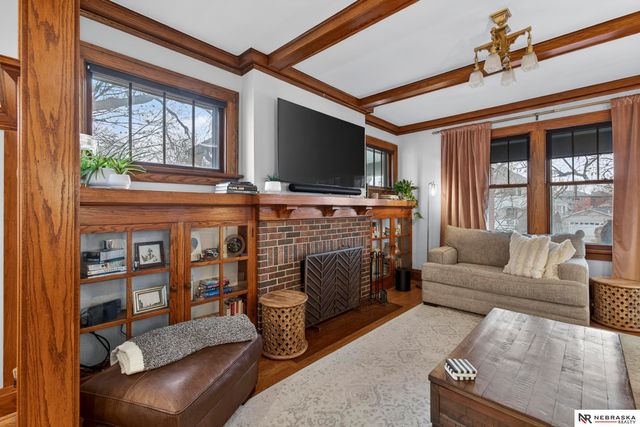 5004 Cuming Street, Omaha, NE 68132