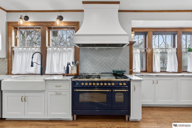 5004 Cuming Street, Omaha, NE 68132