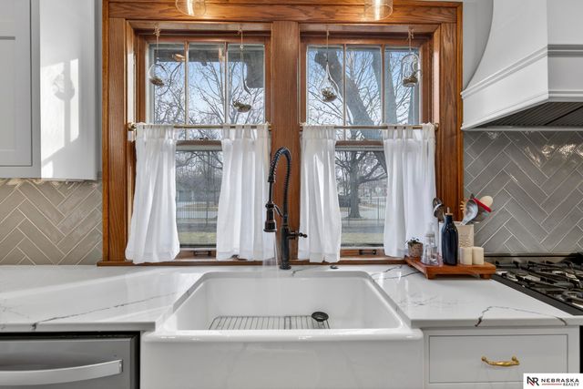 5004 Cuming Street, Omaha, NE 68132