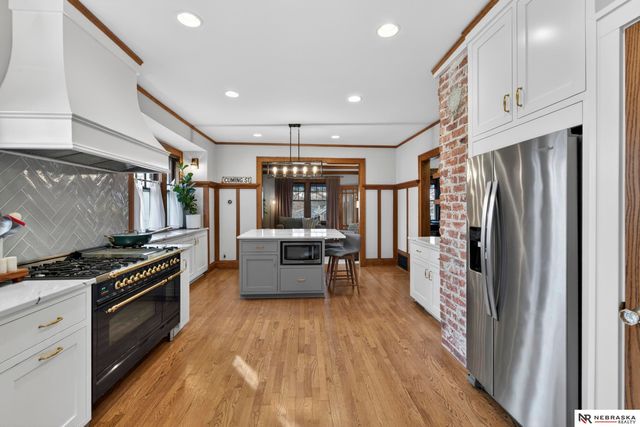 5004 Cuming Street, Omaha, NE 68132