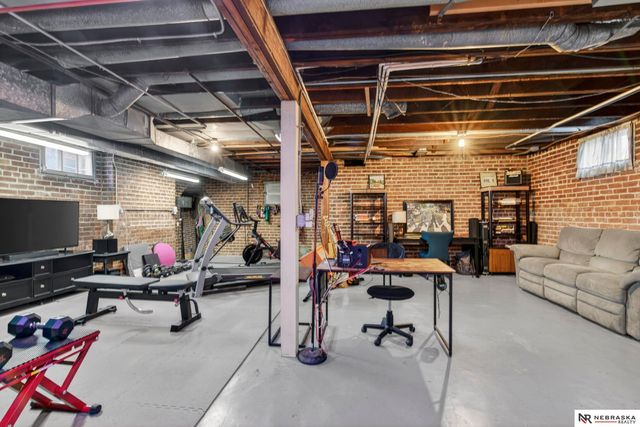 5004 Cuming Street, Omaha, NE 68132