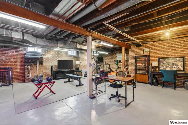 5004 Cuming Street, Omaha, NE 68132