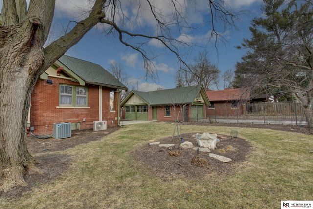 5004 Cuming Street, Omaha, NE 68132