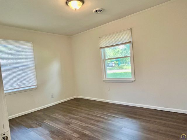 2520 SW 22nd PK, Topeka, KS 66611