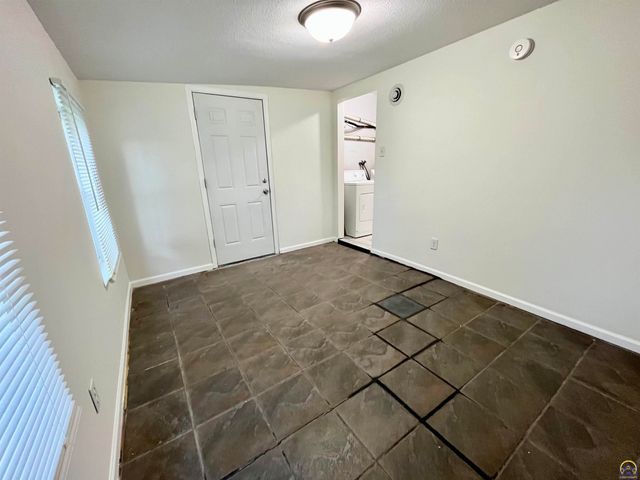 2520 SW 22nd PK, Topeka, KS 66611