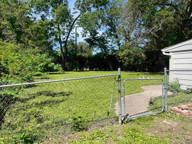 2520 SW 22nd PK, Topeka, KS 66611