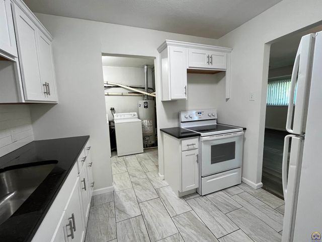 2520 SW 22nd PK, Topeka, KS 66611
