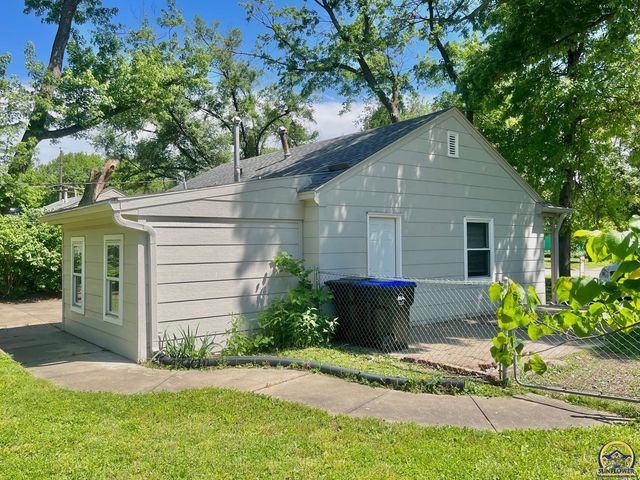 2520 SW 22nd PK, Topeka, KS 66611