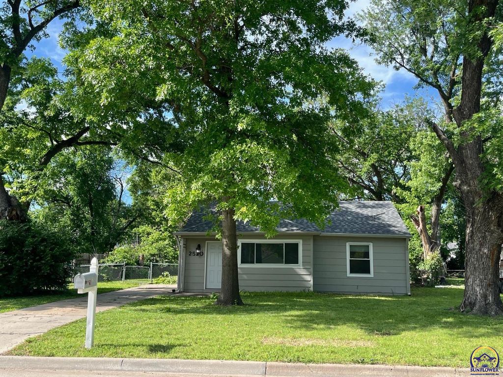 2520 SW 22nd PK, Topeka, KS 66611