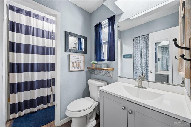 2004 Hawk Avenue, Mcallen, TX 78504