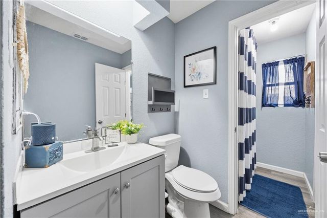 2004 Hawk Avenue, Mcallen, TX 78504