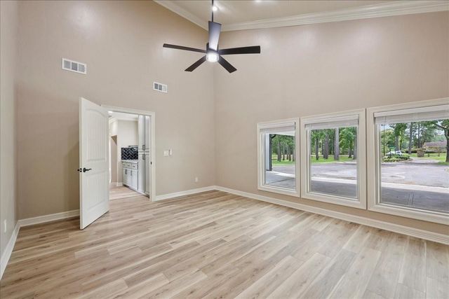 102 Timbercreek Lane, Lumberton, TX 77657