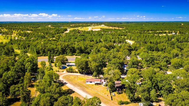 320 Carolyn Drive, Livingston, TX 77351