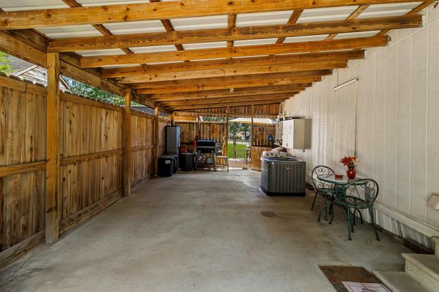 320 Carolyn Drive, Livingston, TX 77351